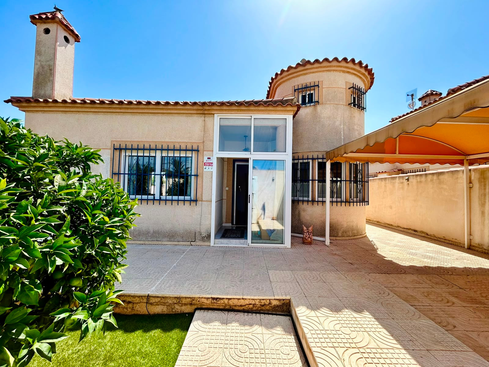 For sale - 3 Bedroom 2 Bathroom Villa in Torrevieja - Costa Blanca  - Alicante
