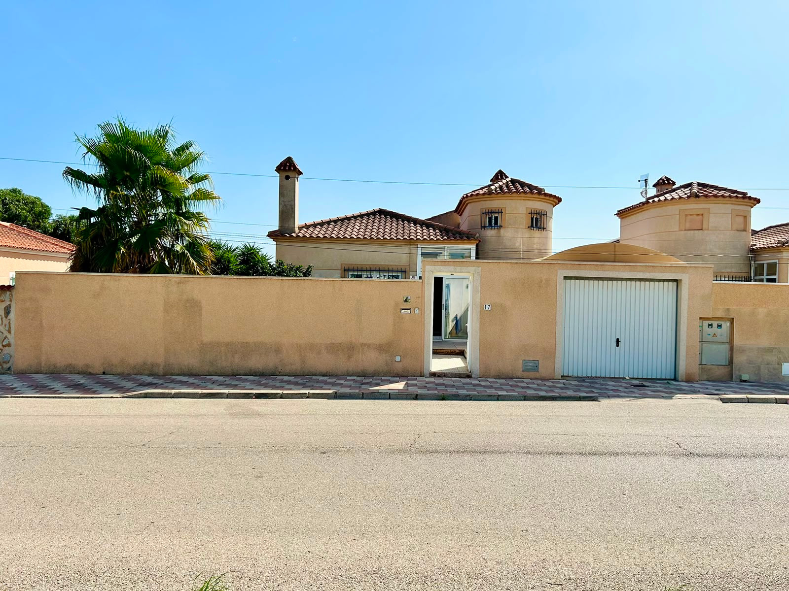 For sale - 3 Bedroom 2 Bathroom Villa in Torrevieja - Costa Blanca  - Alicante