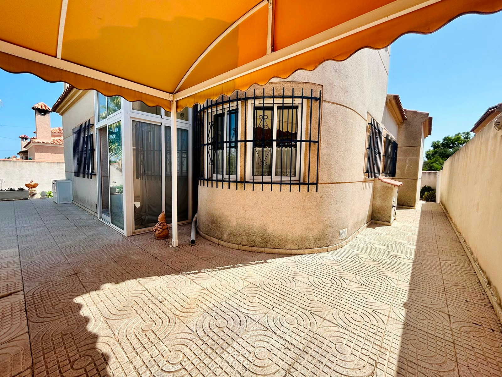 For sale - 3 Bedroom 2 Bathroom Villa in Torrevieja - Costa Blanca  - Alicante