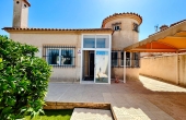 27-79-439-11-878/80919, 3 Bedroom 2 Bathroom Villa in Torrevieja