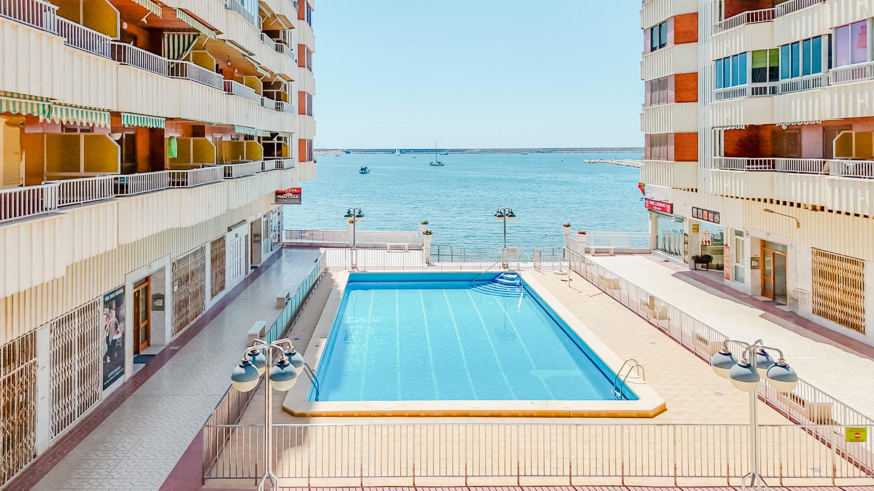 For sale - 3 Bedroom 2 Bathroom Apartment in Torrevieja - Costa Blanca  - Alicante