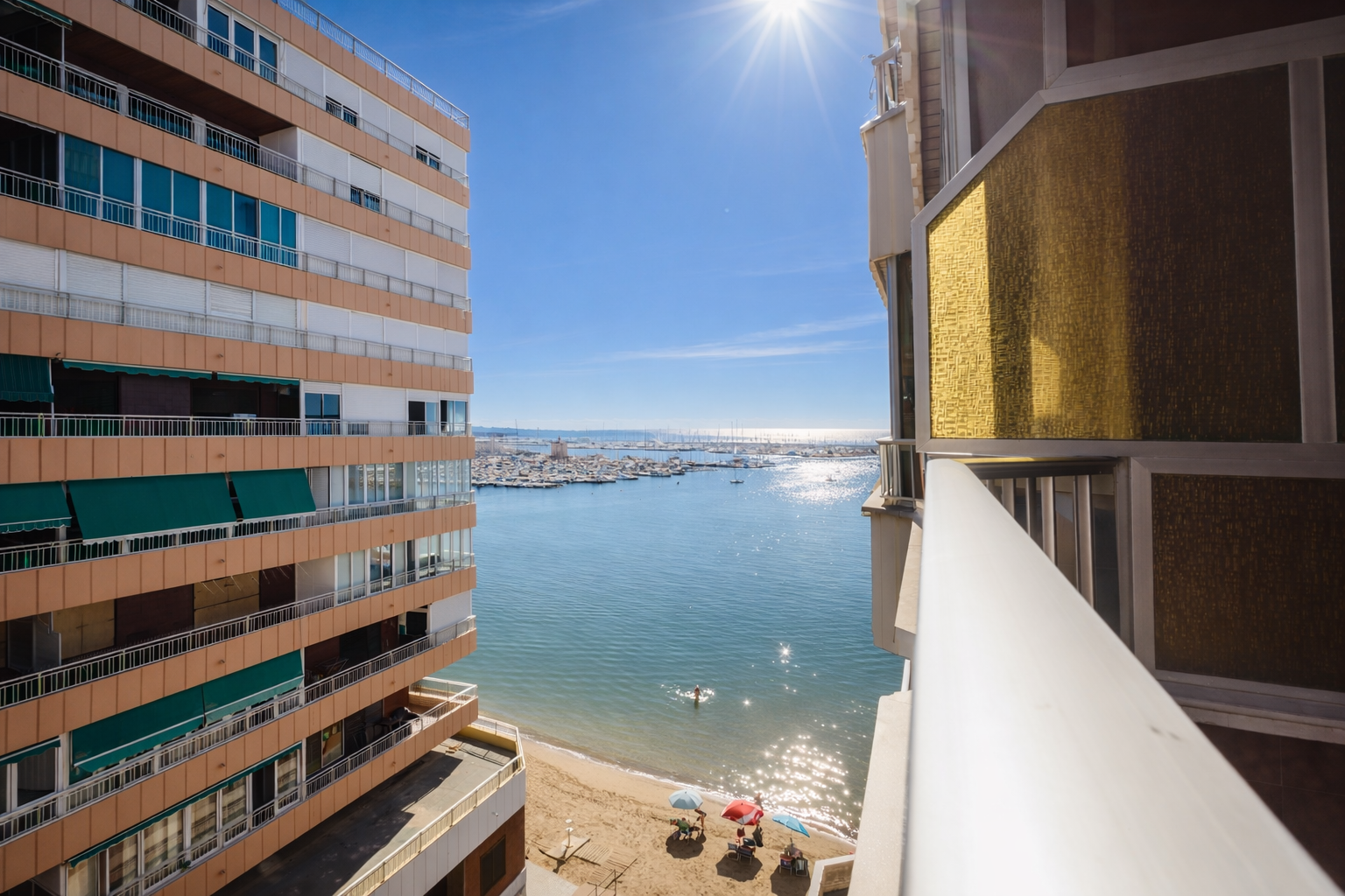 For sale - 3 Bedroom 2 Bathroom Apartment in Torrevieja - Costa Blanca  - Alicante