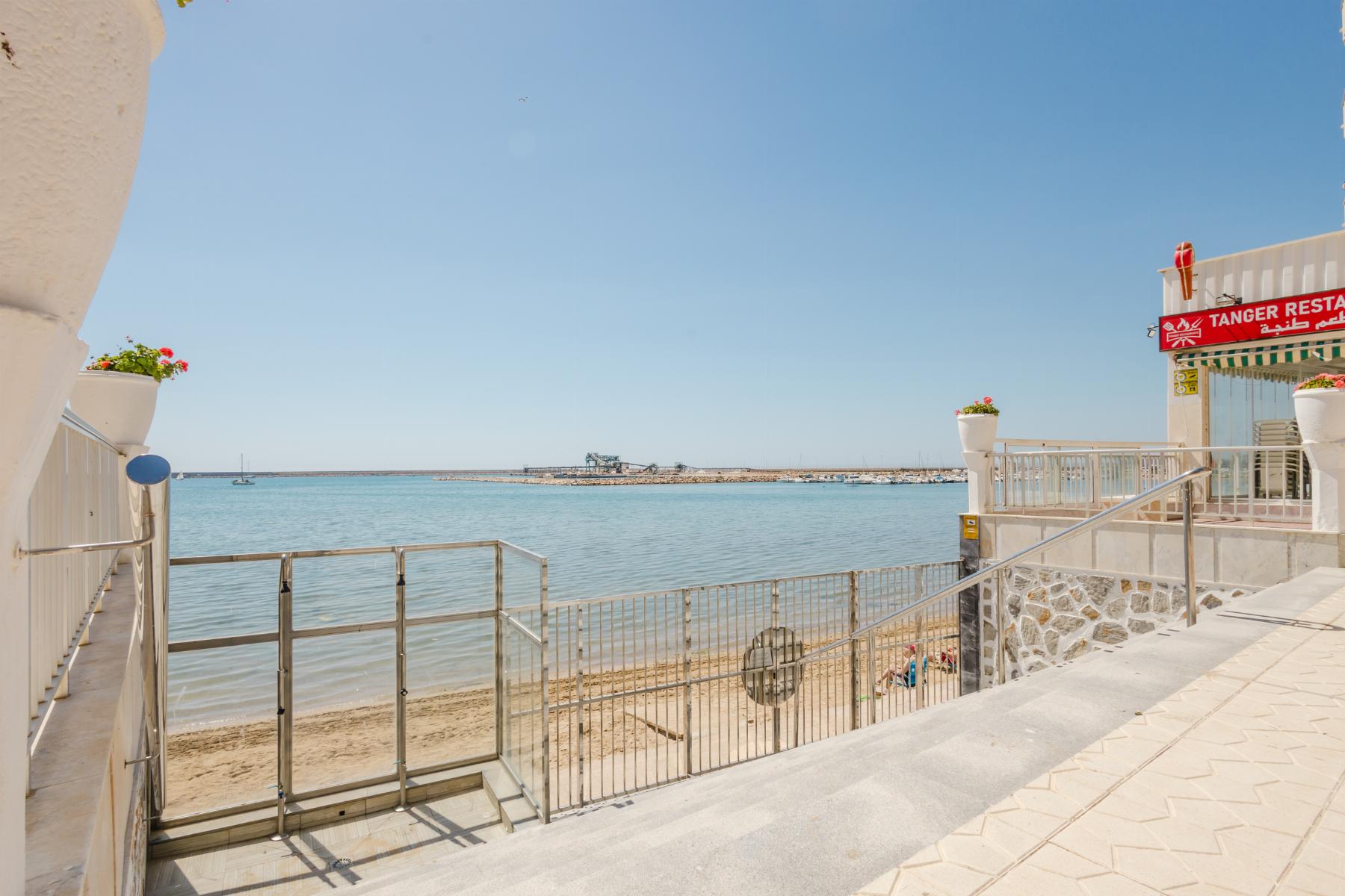 For sale - 3 Bedroom 2 Bathroom Apartment in Torrevieja - Costa Blanca  - Alicante