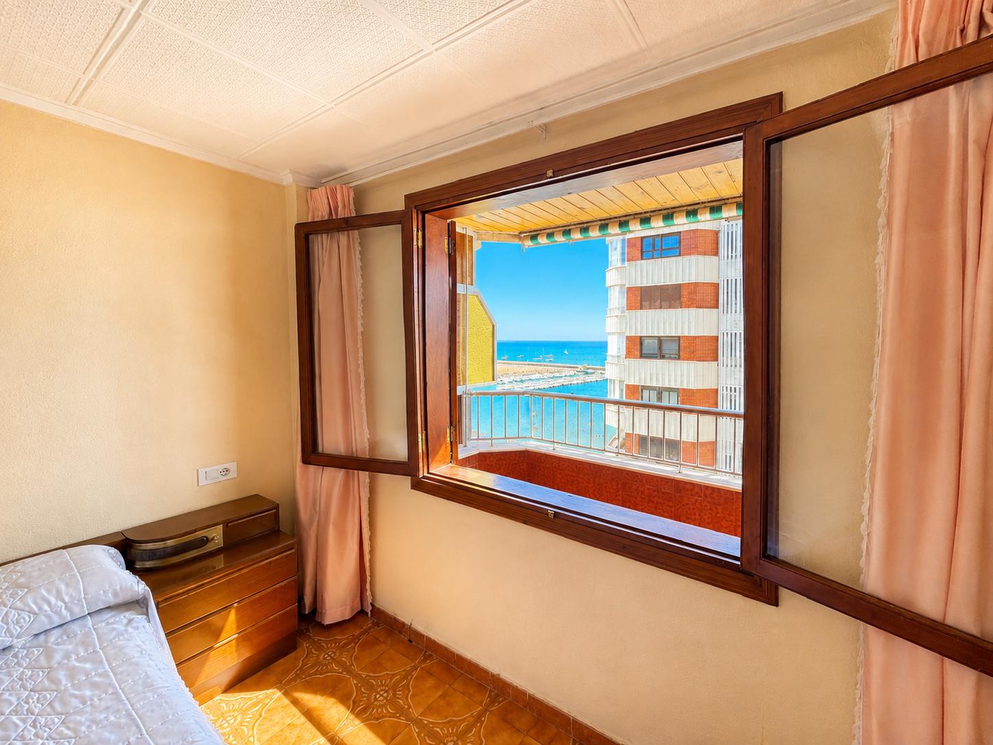For sale - 3 Bedroom 2 Bathroom Apartment in Torrevieja - Costa Blanca  - Alicante