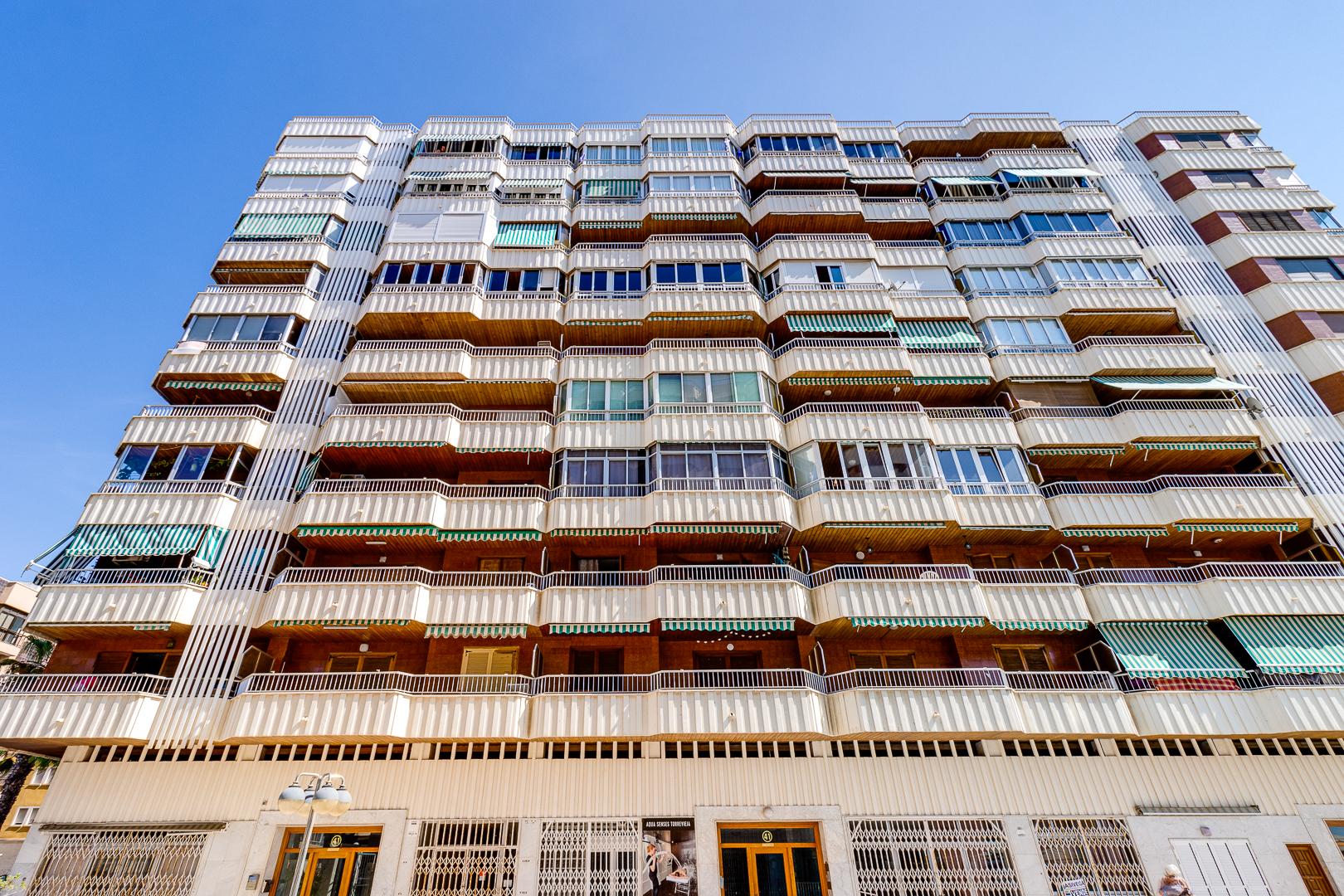 For sale - 3 Bedroom 2 Bathroom Apartment in Torrevieja - Costa Blanca  - Alicante