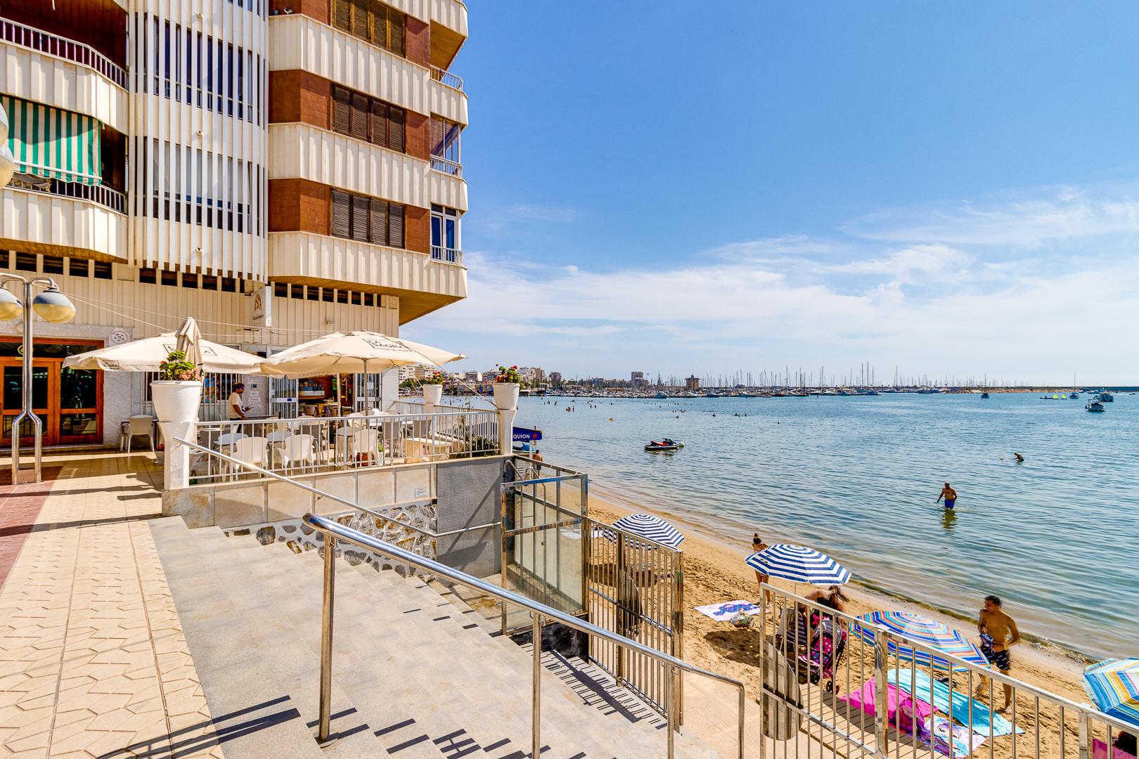 For sale - 3 Bedroom 2 Bathroom Apartment in Torrevieja - Costa Blanca  - Alicante