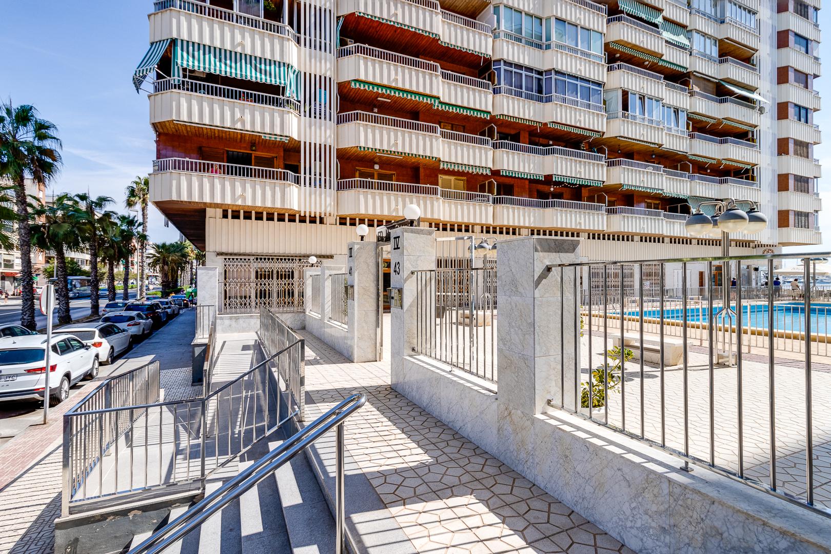 For sale - 3 Bedroom 2 Bathroom Apartment in Torrevieja - Costa Blanca  - Alicante