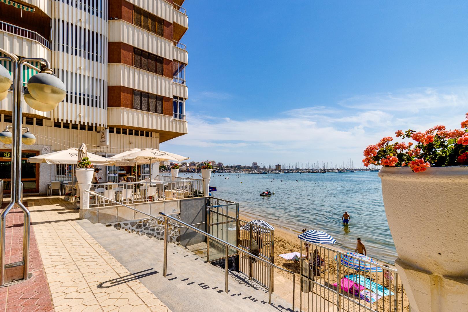 For sale - 3 Bedroom 2 Bathroom Apartment in Torrevieja - Costa Blanca  - Alicante