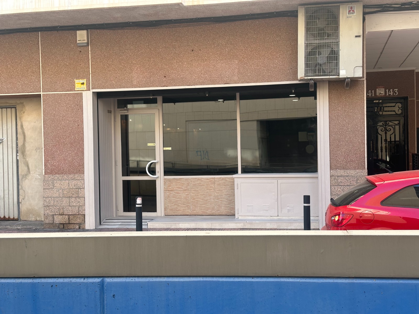 For sale - 1 Bedroom 2 Bathroom Business premises in Torrevieja - Torrevieja  - -