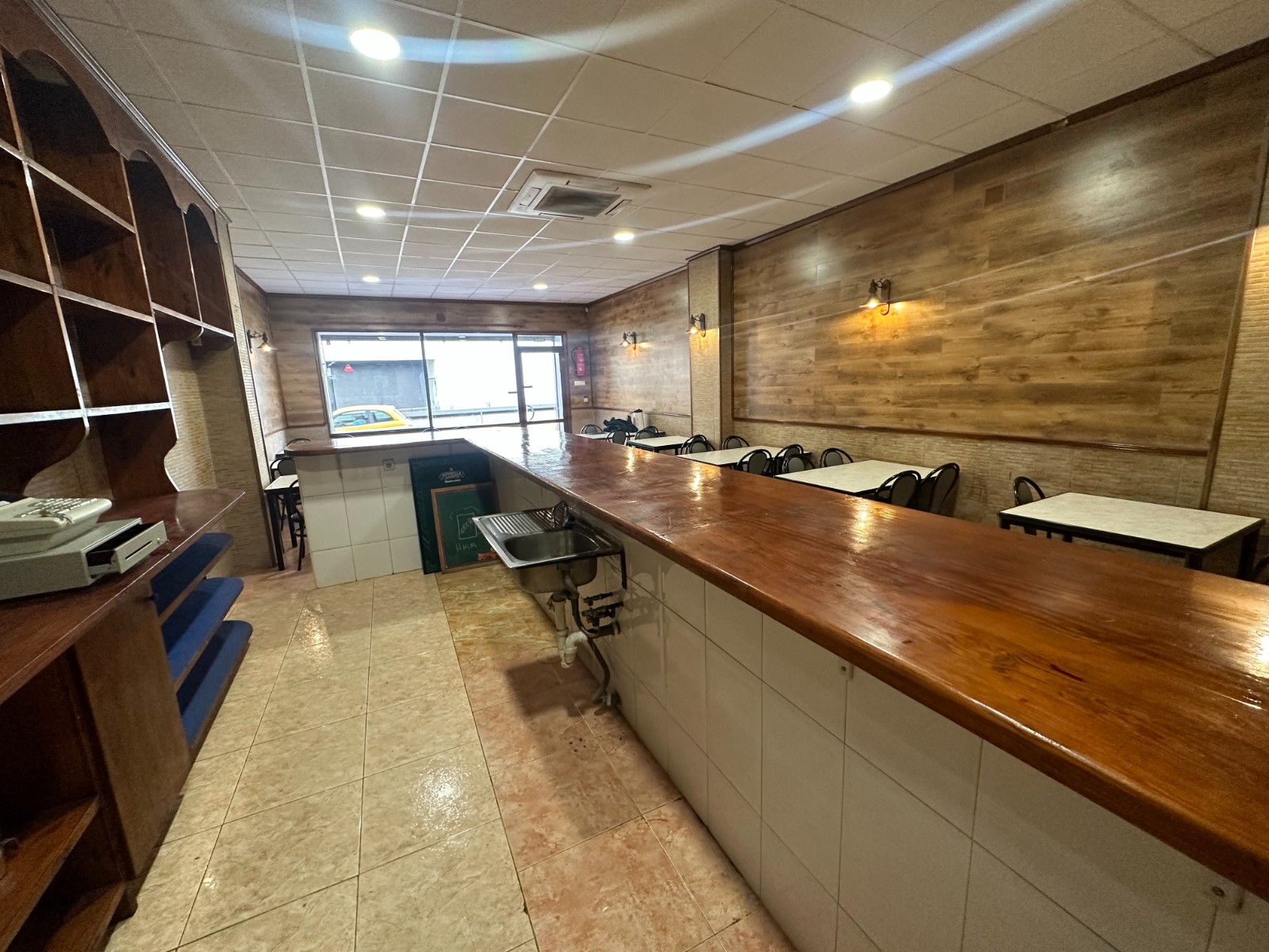 For sale - 1 Bedroom 2 Bathroom Business premises in Torrevieja - Torrevieja  - -