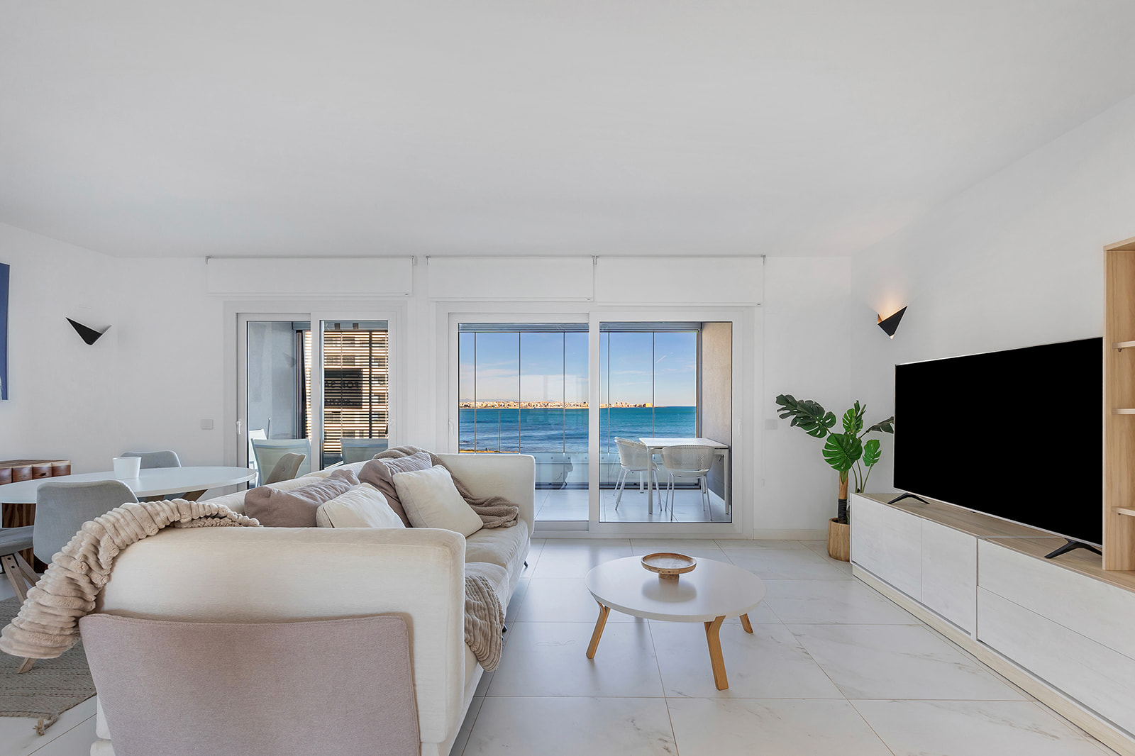 For sale - 2 Bedroom 2 Bathroom Apartment in Torrevieja - Punta Prima  - Alicante