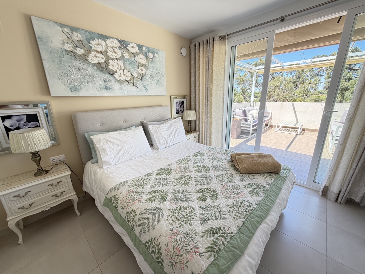 For sale - 4 Bedroom 3 Bathroom Villa in Mil Palmeras - , Mil Palmeras, Alicante, Spain - Alicante