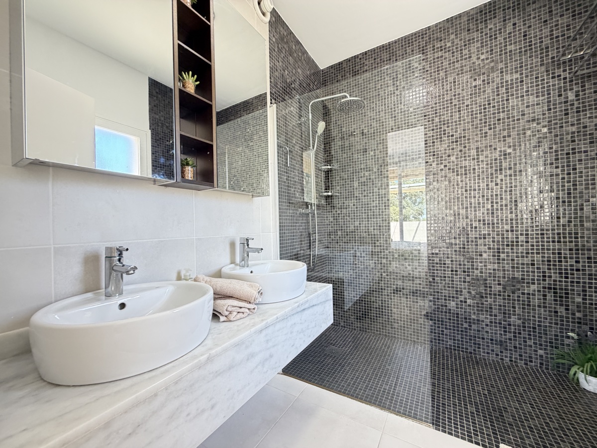 For sale - 4 Bedroom 3 Bathroom Villa in Mil Palmeras - , Mil Palmeras, Alicante, Spain - Alicante