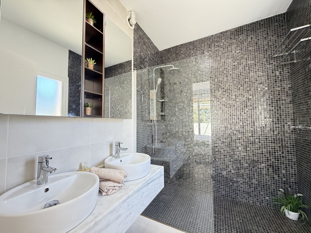 For sale - 4 Bedroom 3 Bathroom Villa in Mil Palmeras - , Mil Palmeras, Alicante, Spain - Alicante
