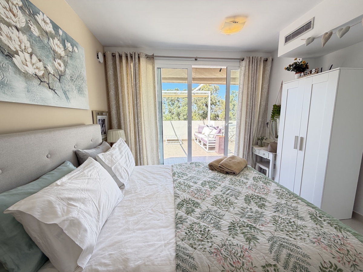 For sale - 4 Bedroom 3 Bathroom Villa in Mil Palmeras - , Mil Palmeras, Alicante, Spain - Alicante
