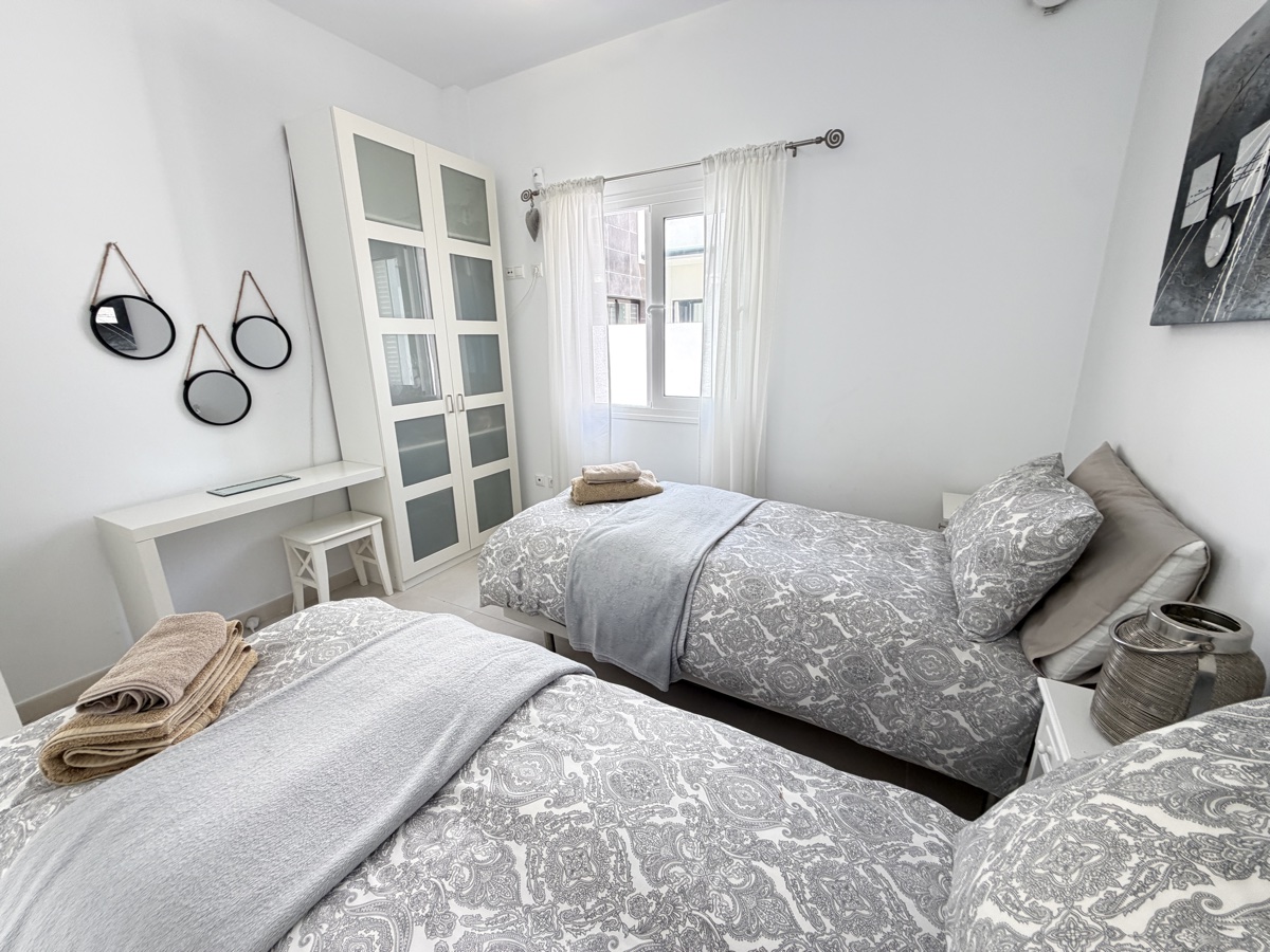 For sale - 4 Bedroom 3 Bathroom Villa in Mil Palmeras - , Mil Palmeras, Alicante, Spain - Alicante