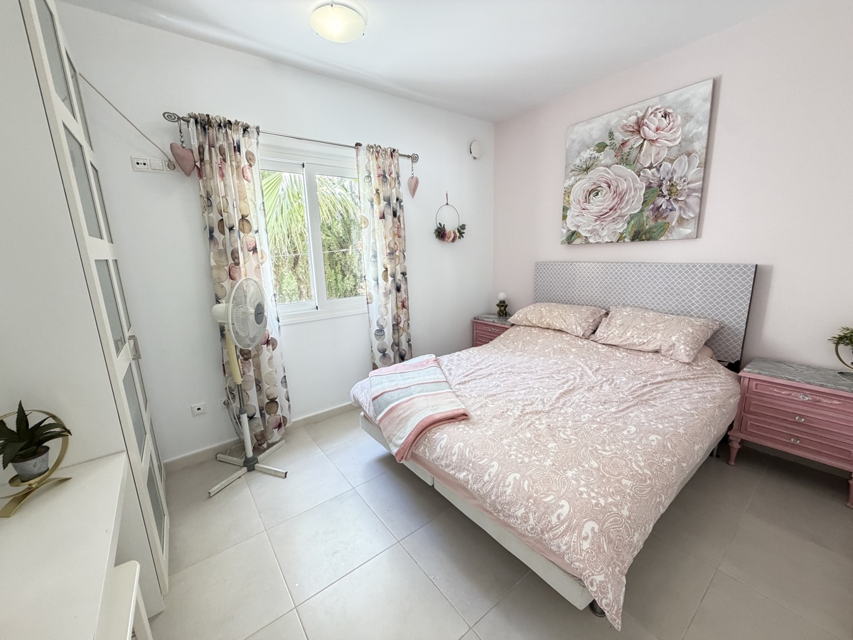 For sale - 4 Bedroom 3 Bathroom Villa in Mil Palmeras - , Mil Palmeras, Alicante, Spain - Alicante