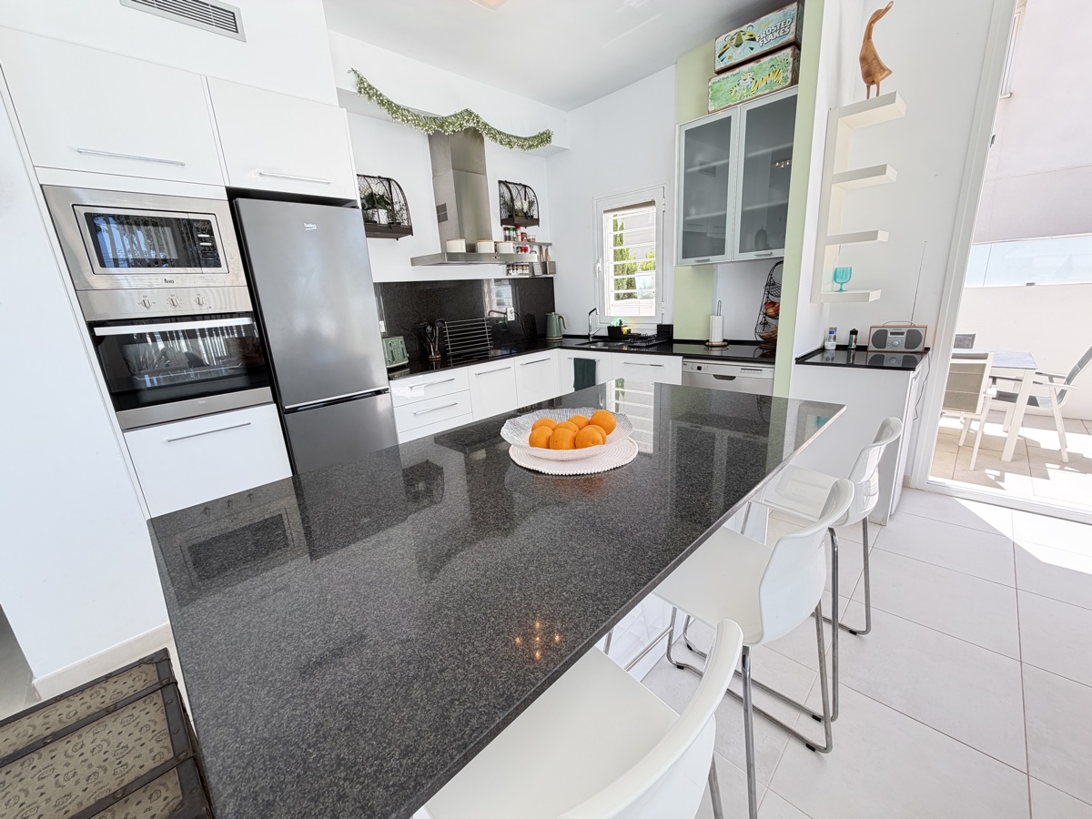 For sale - 4 Bedroom 3 Bathroom Villa in Mil Palmeras - , Mil Palmeras, Alicante, Spain - Alicante