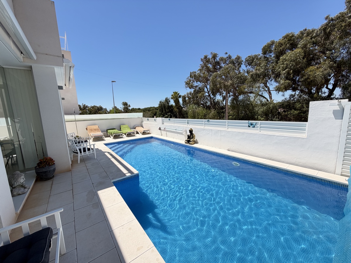 For sale - 4 Bedroom 3 Bathroom Villa in Mil Palmeras - , Mil Palmeras, Alicante, Spain - Alicante
