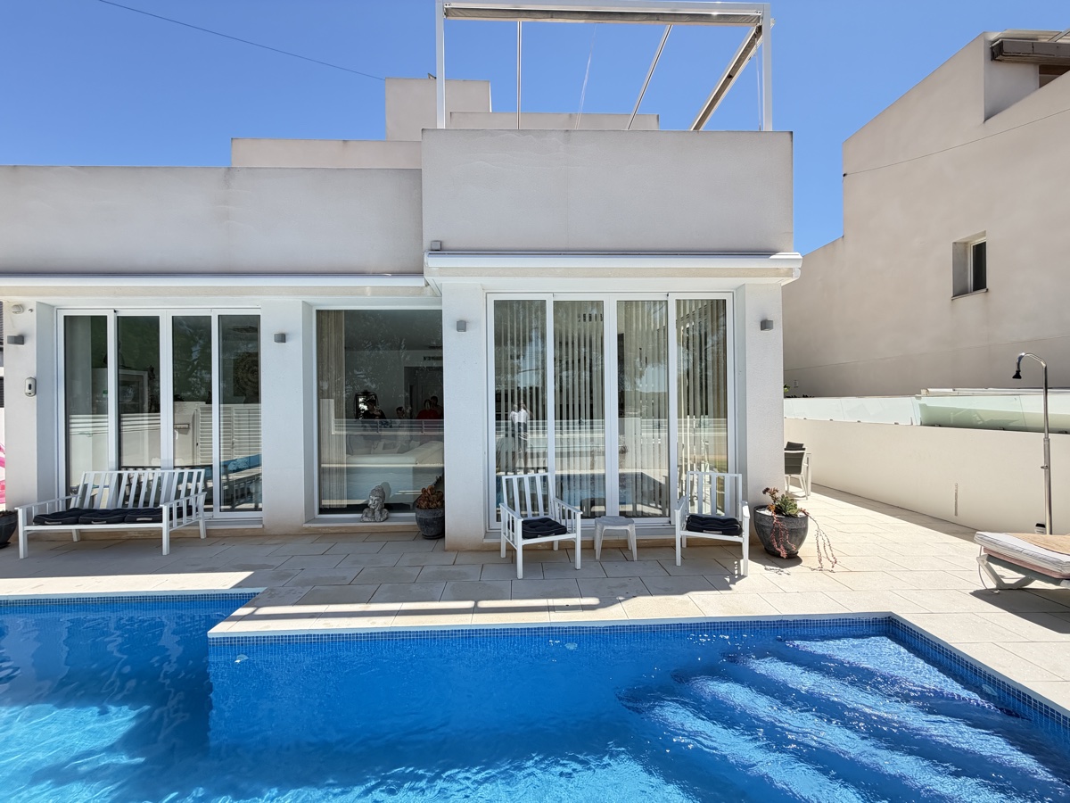 For sale - 4 Bedroom 3 Bathroom Villa in Mil Palmeras - , Mil Palmeras, Alicante, Spain - Alicante