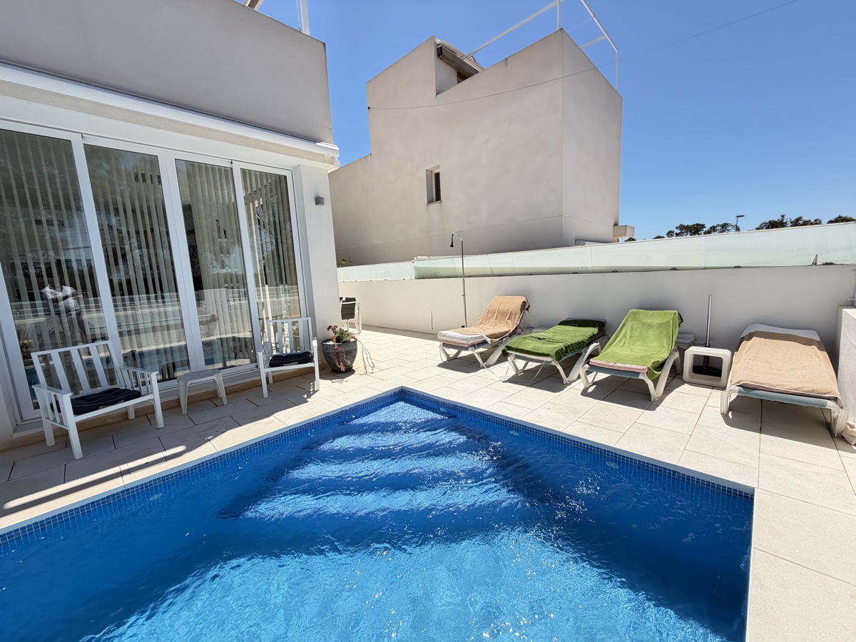 For sale - 4 Bedroom 3 Bathroom Villa in Mil Palmeras - , Mil Palmeras, Alicante, Spain - Alicante