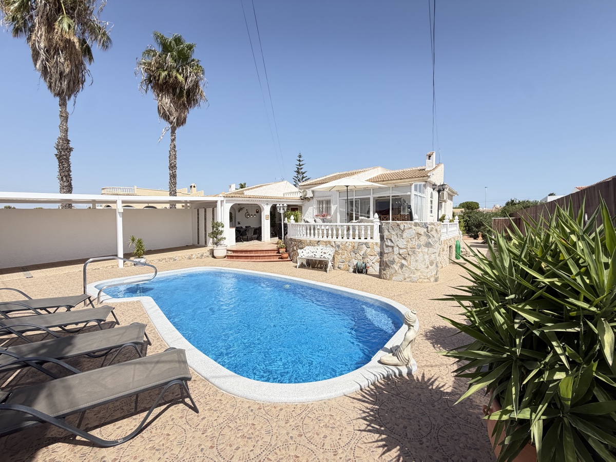 For sale - 3 Bedroom 3 Bathroom Bungalow in San Luis - , San Luis, Alicante, Spain - Alicante