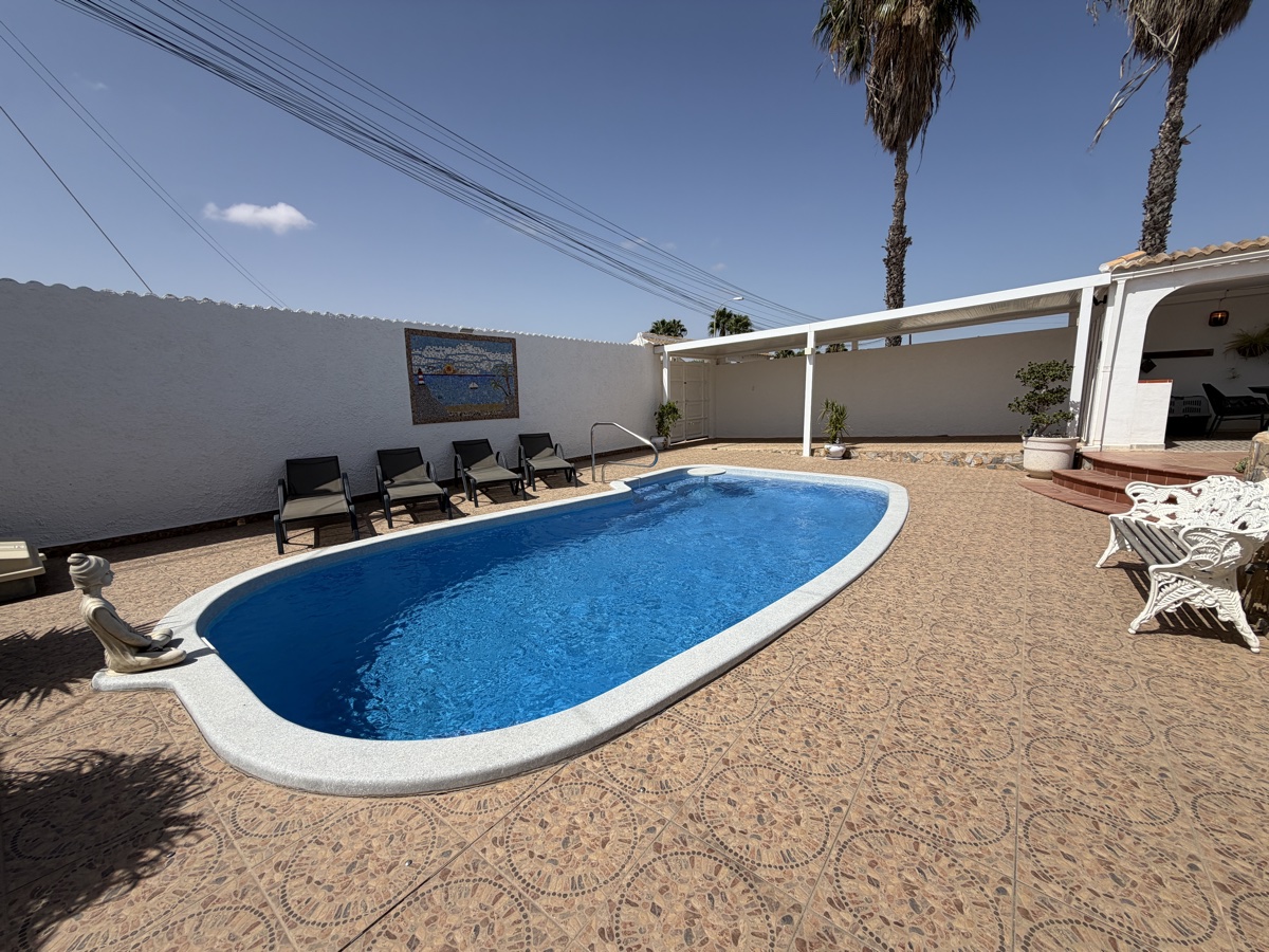 For sale - 3 Bedroom 3 Bathroom Bungalow in San Luis - , San Luis, Alicante, Spain - Alicante