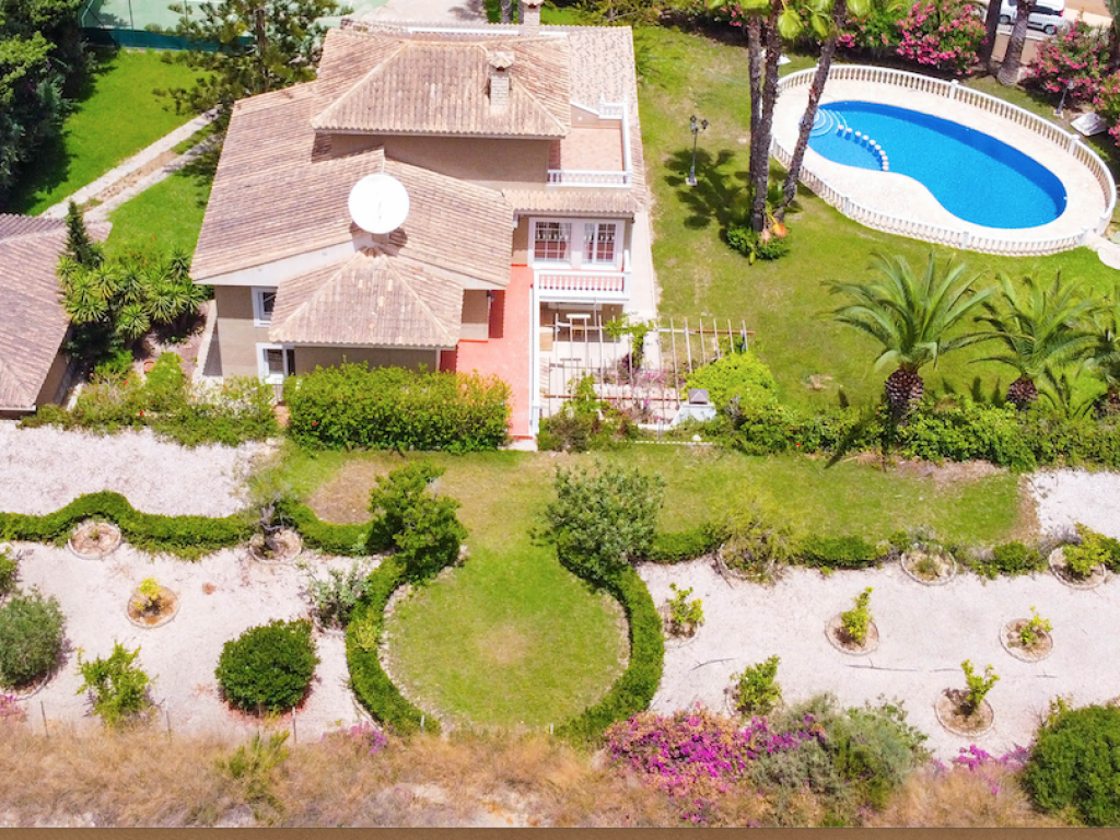 7 Bedroom 5 Bathroom Villa in Villamartín