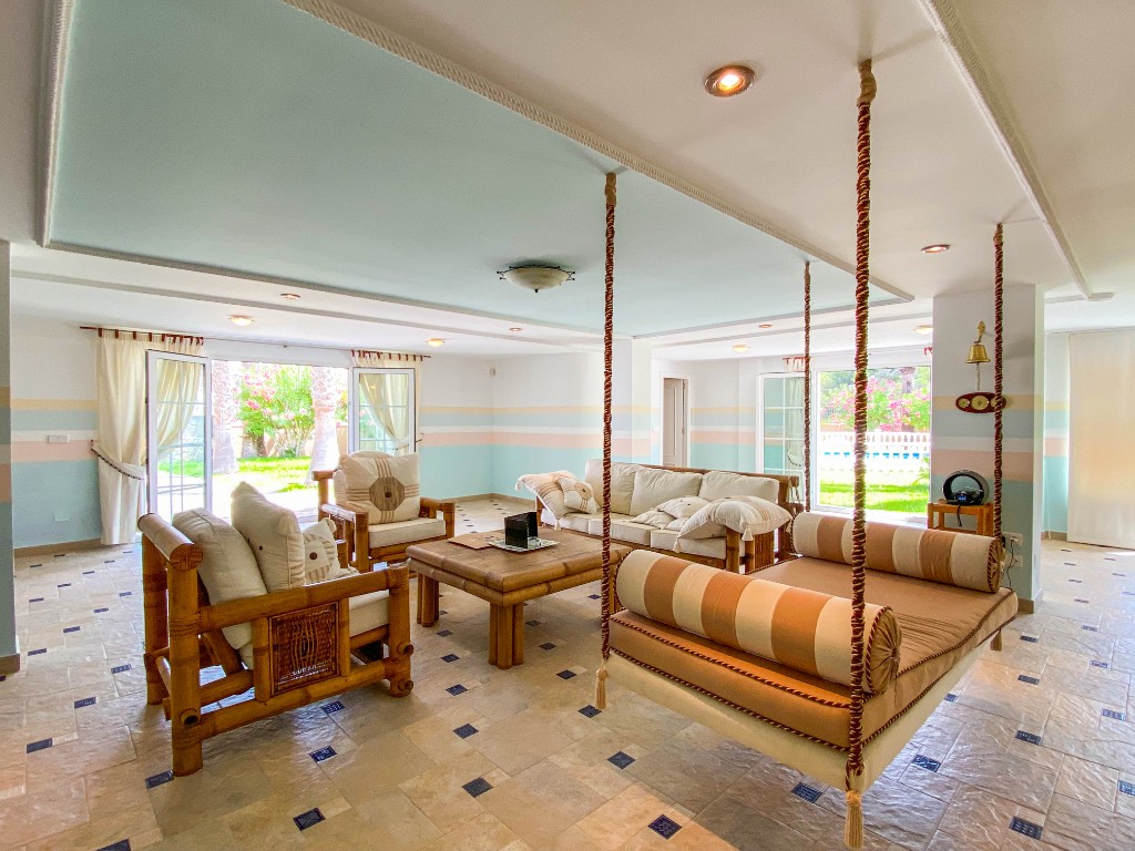 For sale - 7 Bedroom 5 Bathroom Villa in Villamartín - Villamartin  - Alicante