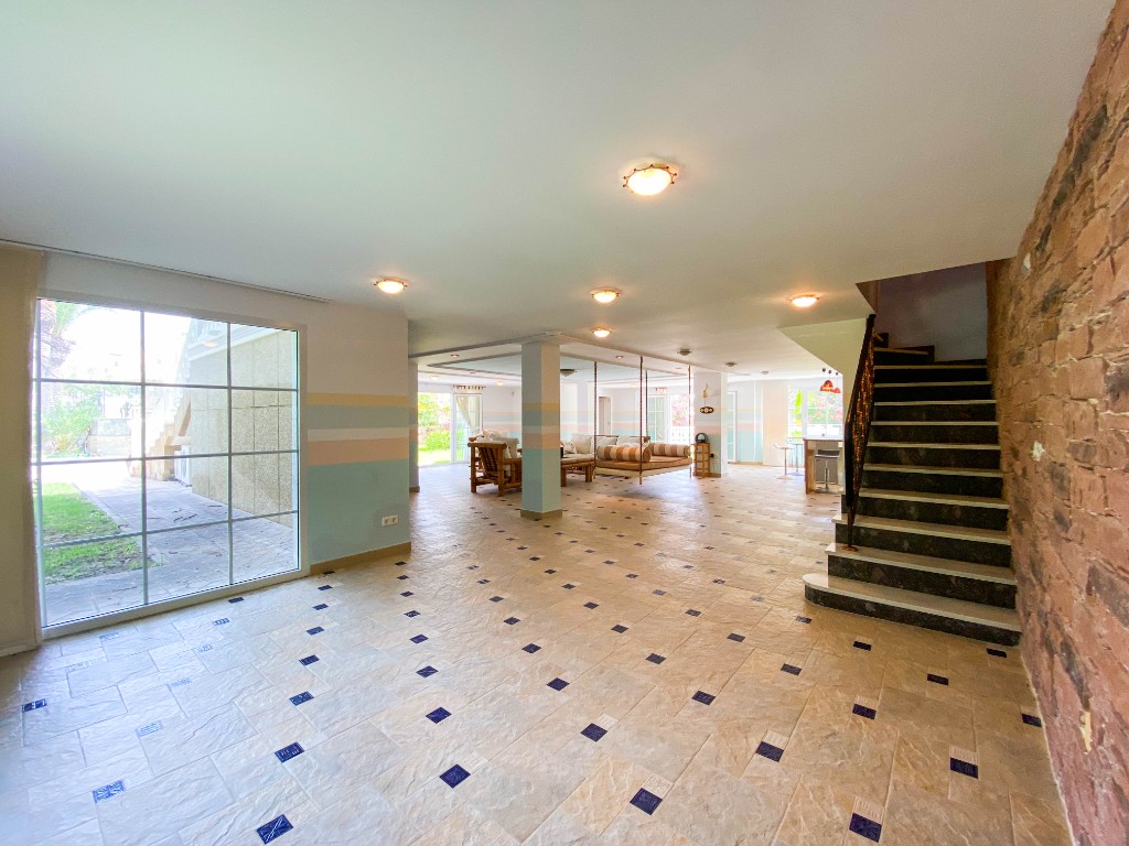 For sale - 7 Bedroom 5 Bathroom Villa in Villamartín - Villamartin  - Alicante