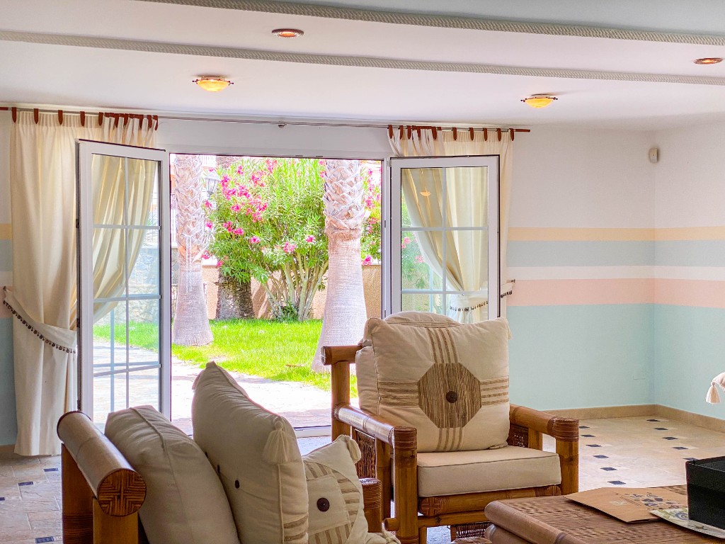 For sale - 7 Bedroom 5 Bathroom Villa in Villamartín - Villamartin  - Alicante