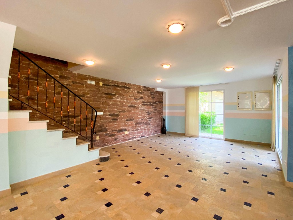 For sale - 7 Bedroom 5 Bathroom Villa in Villamartín - Villamartin  - Alicante