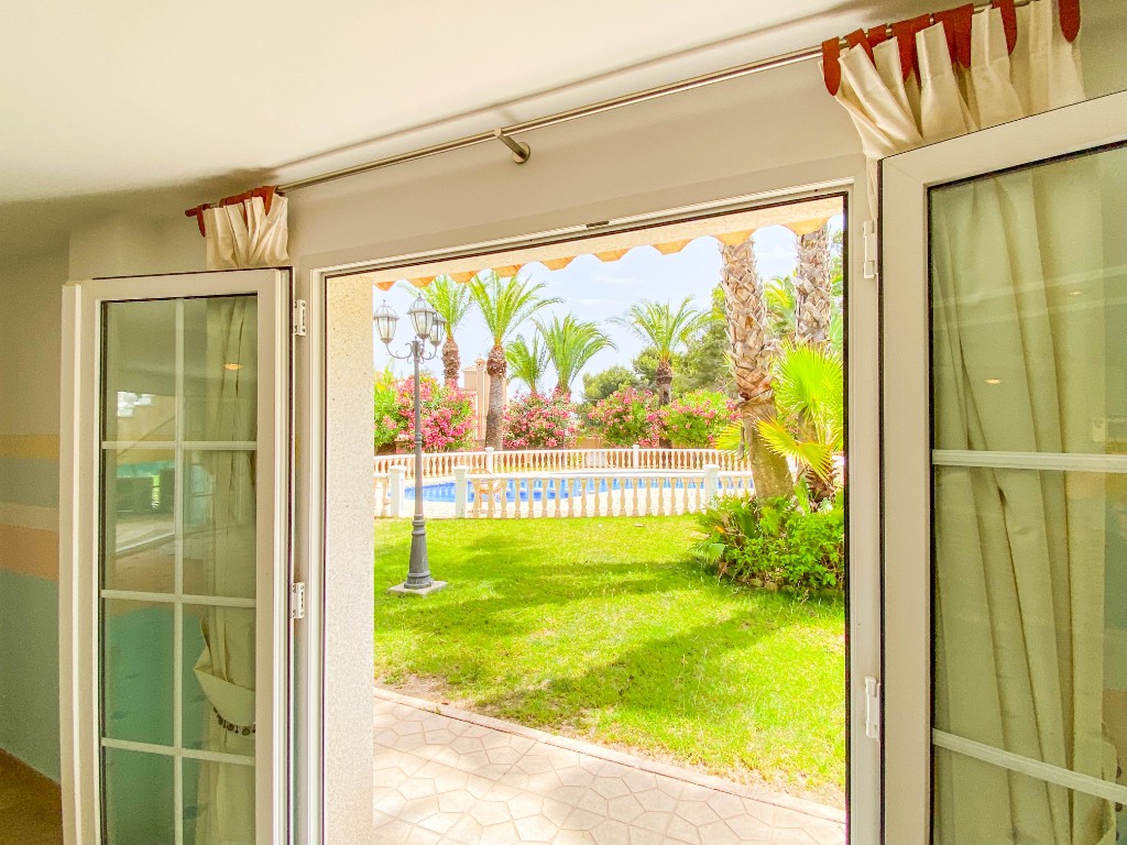 For sale - 7 Bedroom 5 Bathroom Villa in Villamartín - Villamartin  - Alicante