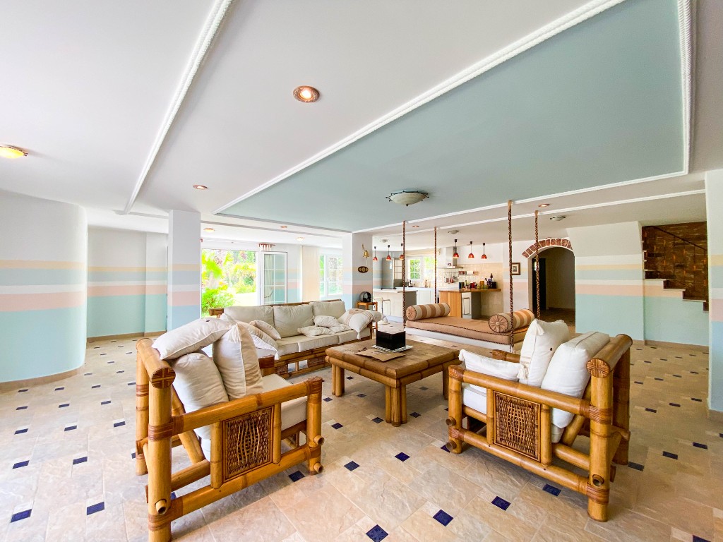 For sale - 7 Bedroom 5 Bathroom Villa in Villamartín - Villamartin  - Alicante