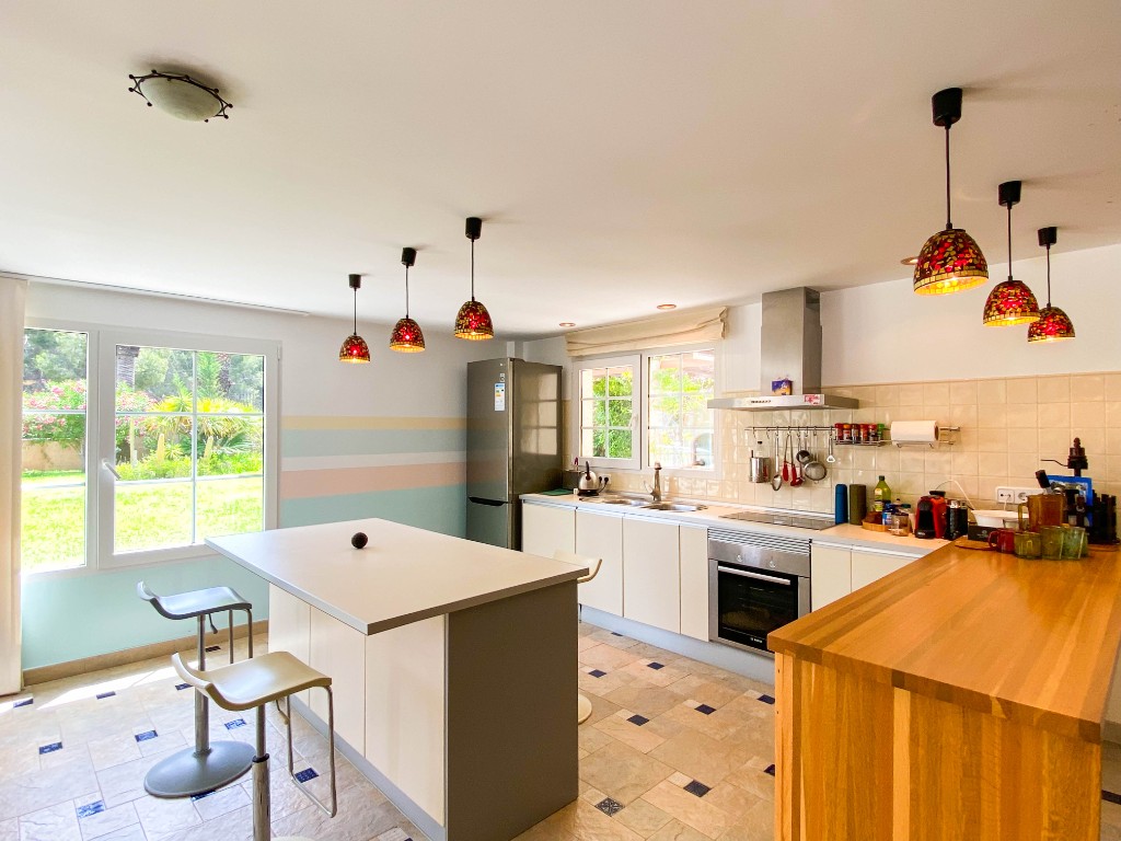For sale - 7 Bedroom 5 Bathroom Villa in Villamartín - Villamartin  - Alicante