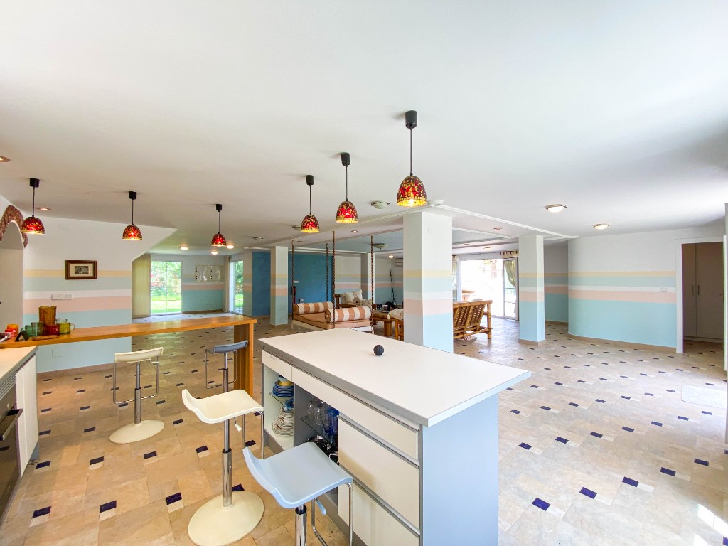 For sale - 7 Bedroom 5 Bathroom Villa in Villamartín - Villamartin  - Alicante
