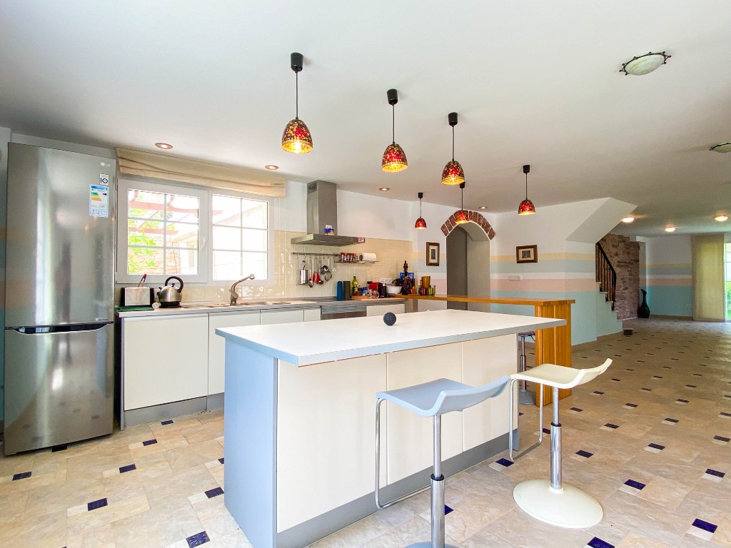 For sale - 7 Bedroom 5 Bathroom Villa in Villamartín - Villamartin  - Alicante