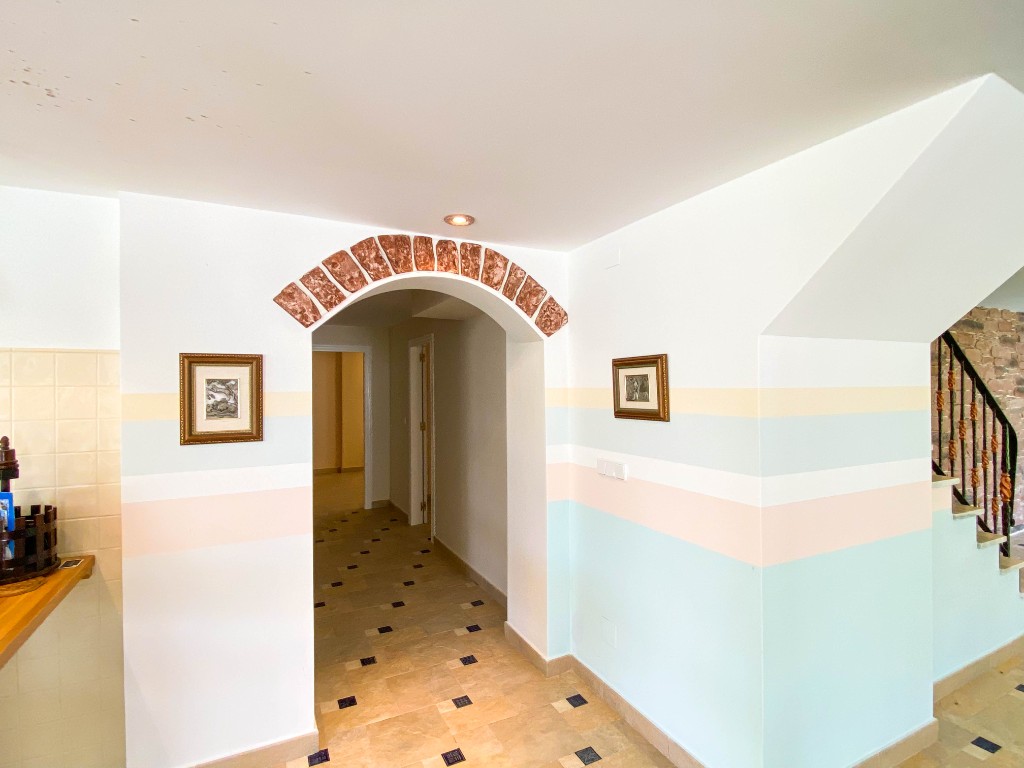 For sale - 7 Bedroom 5 Bathroom Villa in Villamartín - Villamartin  - Alicante