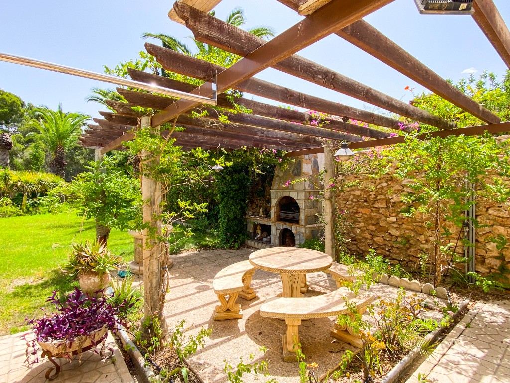 For sale - 7 Bedroom 5 Bathroom Villa in Villamartín - Villamartin  - Alicante