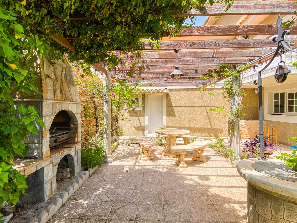 For sale - 7 Bedroom 5 Bathroom Villa in Villamartín - Villamartin  - Alicante