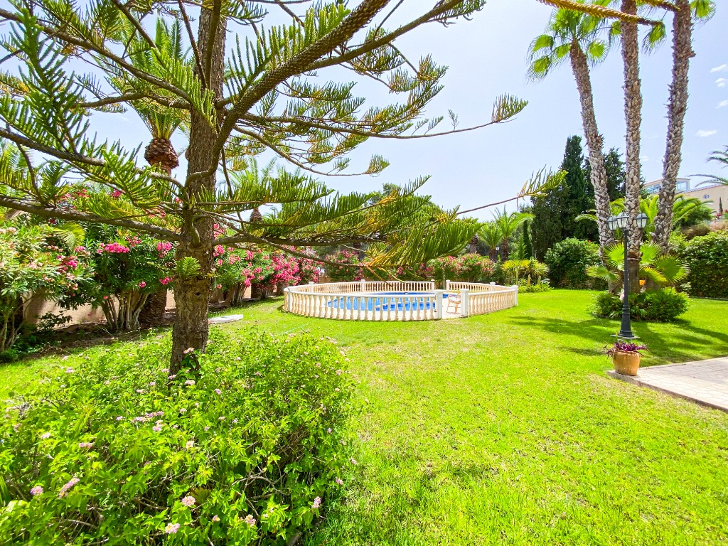 For sale - 7 Bedroom 5 Bathroom Villa in Villamartín - Villamartin  - Alicante