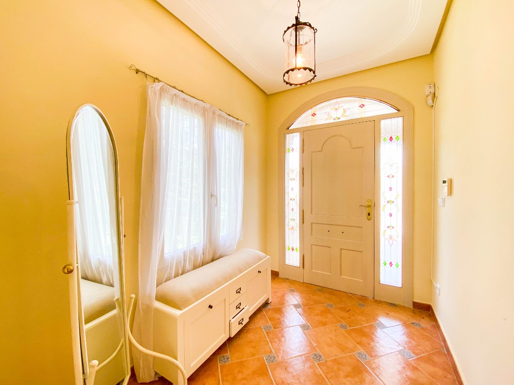 For sale - 7 Bedroom 5 Bathroom Villa in Villamartín - Villamartin  - Alicante