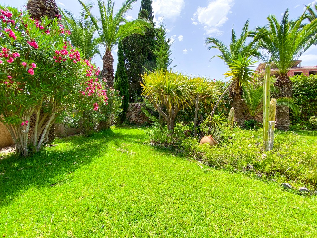 For sale - 7 Bedroom 5 Bathroom Villa in Villamartín - Villamartin  - Alicante
