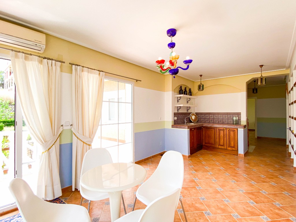 For sale - 7 Bedroom 5 Bathroom Villa in Villamartín - Villamartin  - Alicante