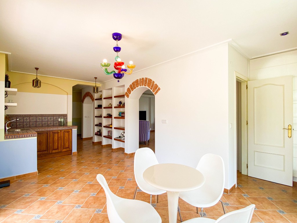 For sale - 7 Bedroom 5 Bathroom Villa in Villamartín - Villamartin  - Alicante