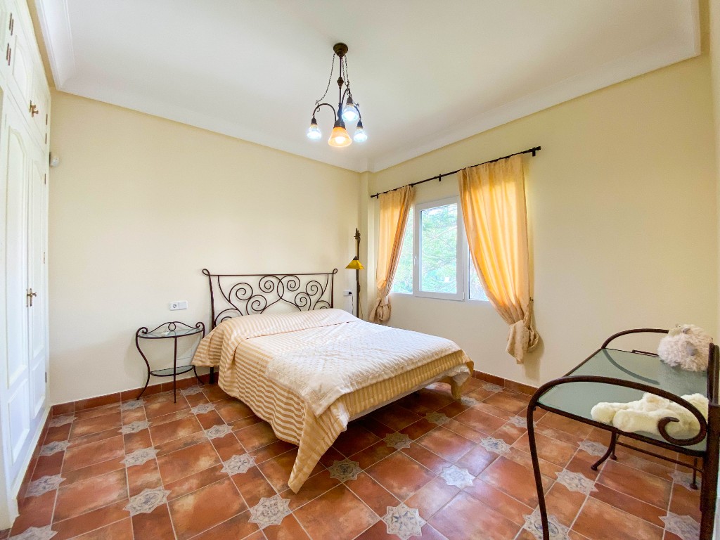 For sale - 7 Bedroom 5 Bathroom Villa in Villamartín - Villamartin  - Alicante