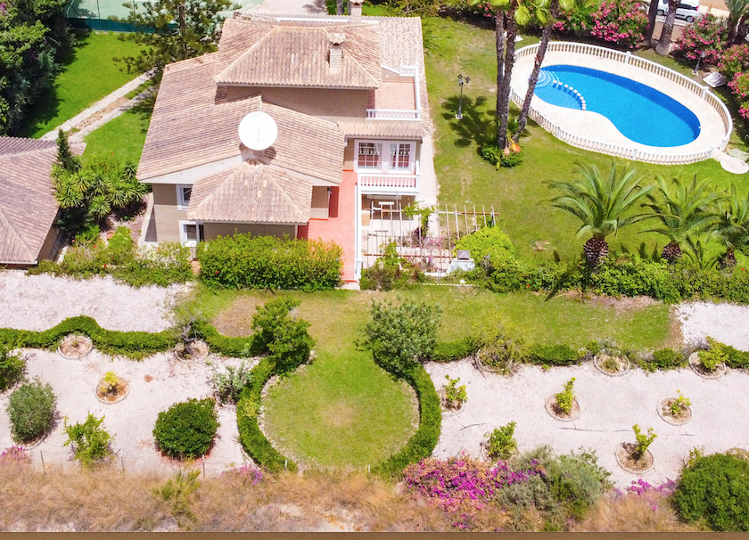 For sale - 7 Bedroom 5 Bathroom Villa in Villamartín - Villamartin  - Alicante