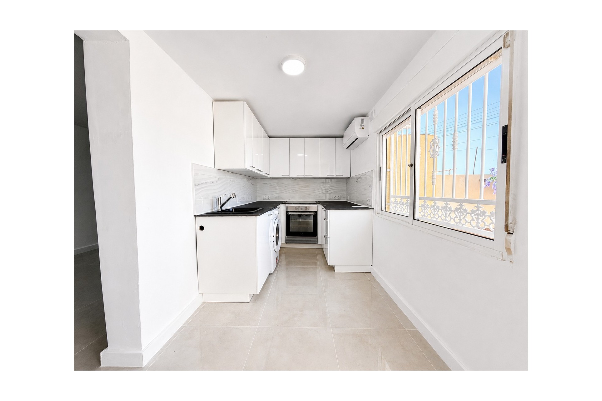 For sale - 2 Bedroom 1 Bathroom Ground Floor Bungalow in Torrevieja - La Siesta - El Salado - Torreta  - Alicante