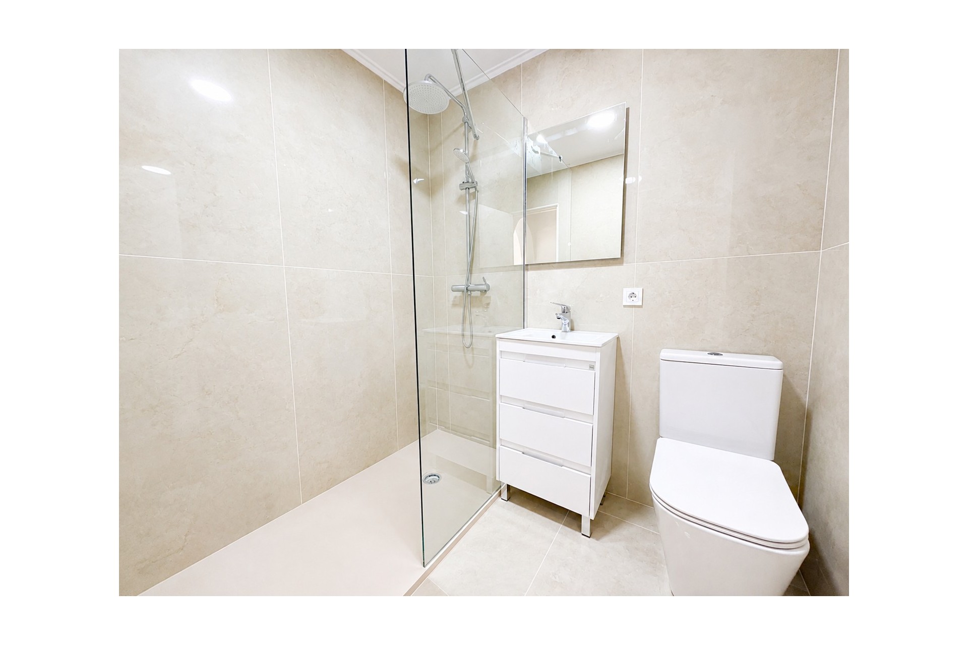 For sale - 2 Bedroom 1 Bathroom Ground Floor Bungalow in Torrevieja - La Siesta - El Salado - Torreta  - Alicante