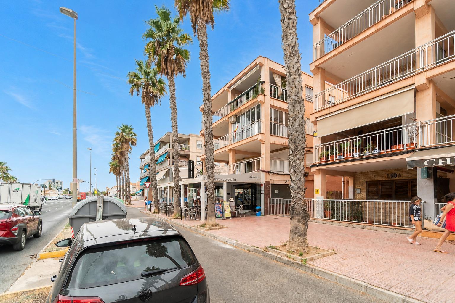 For sale - 3 Bedroom 2 Bathroom Flat in Torrevieja - Playa de los Naufragos  - Alicante